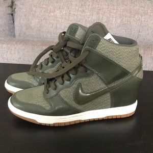 Nike sneaker wedge in olive